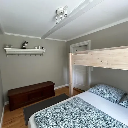 300m2 Entire House With 3 Bedrooms
